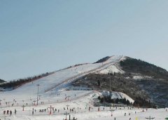 渔阳租车100辆大巴迎京津冀游客共扑滑雪场