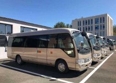 在北京市区内租一辆20人左右的考斯特多少钱？