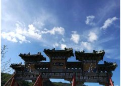 北京包车50座大巴车去古北水镇多少钱？